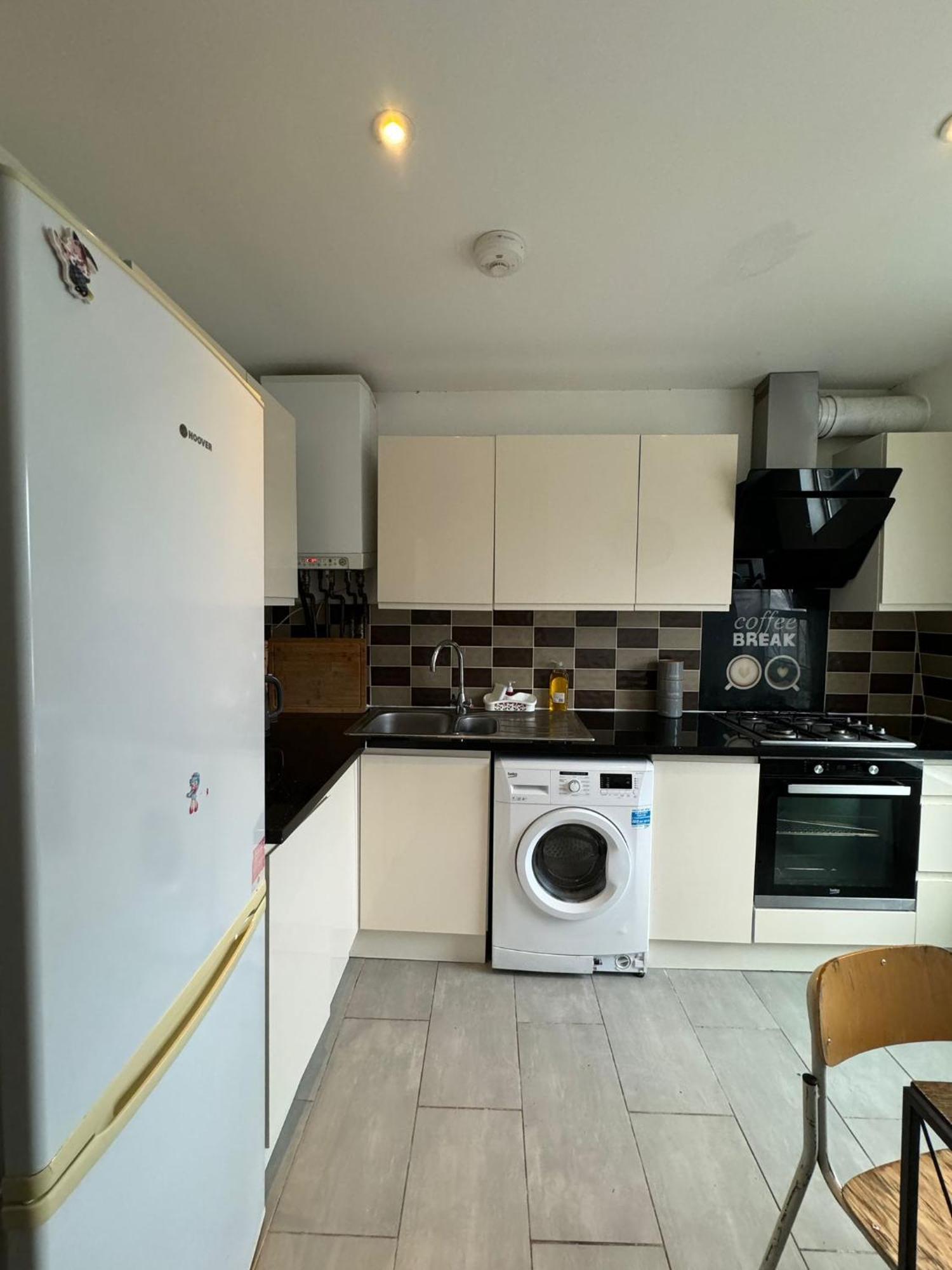 2 Bedroom Flat In Euston 2 Mins Away From Station, No Lift London