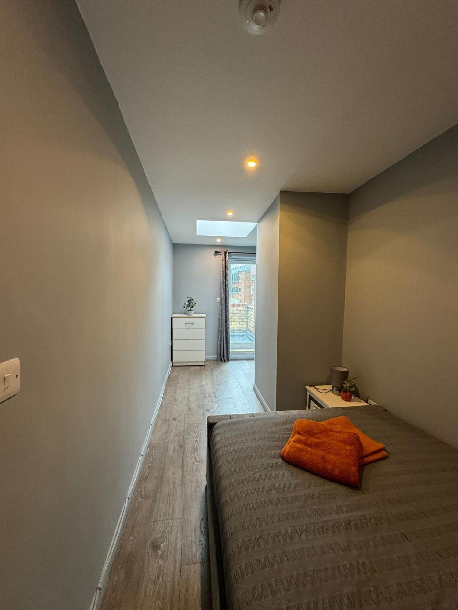 2 Bedroom Flat In Euston 2 Mins Away From Station, No Lift London