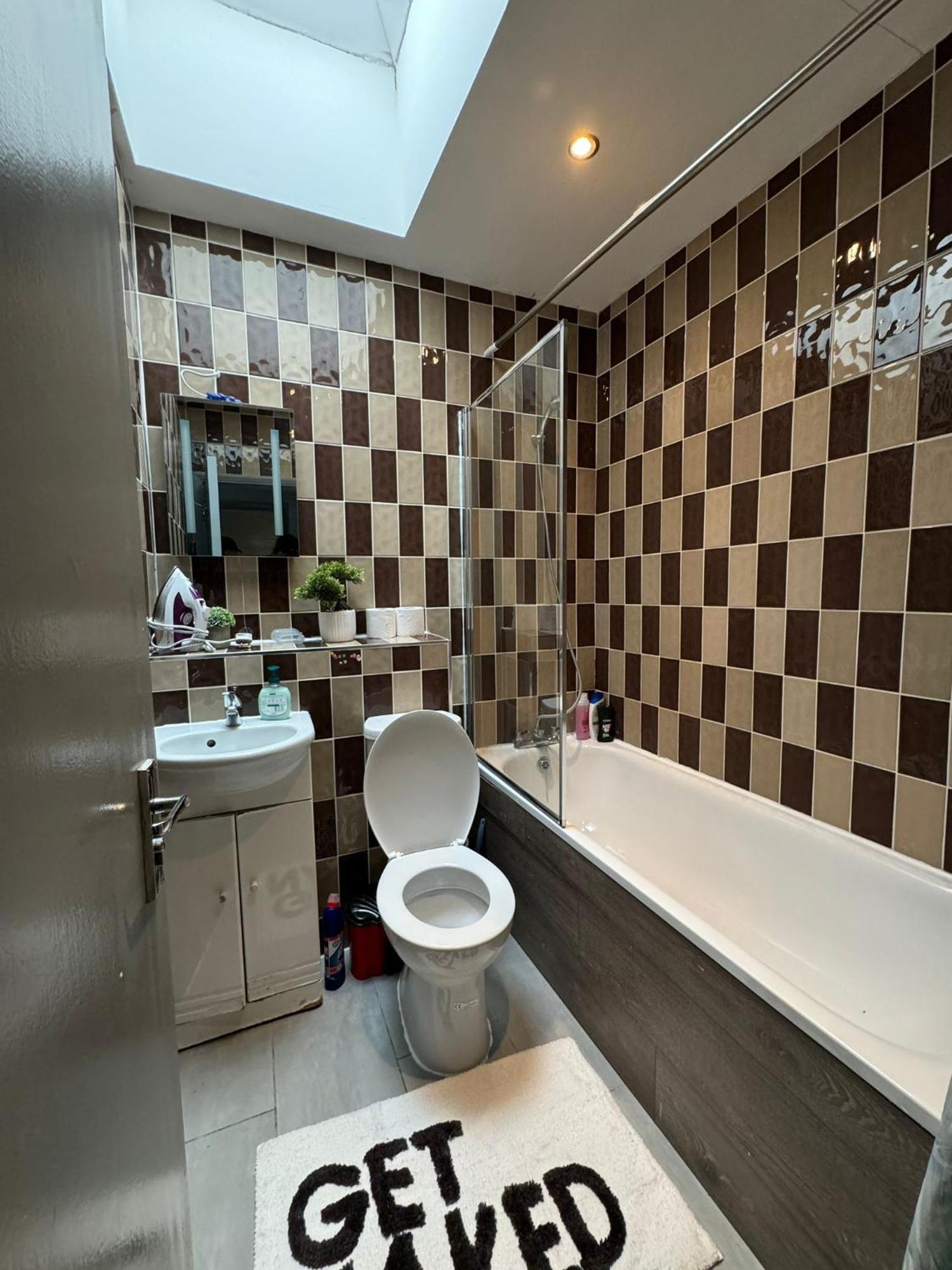 2 Bedroom Flat In Euston 2 Mins Away From Station, No Lift * London