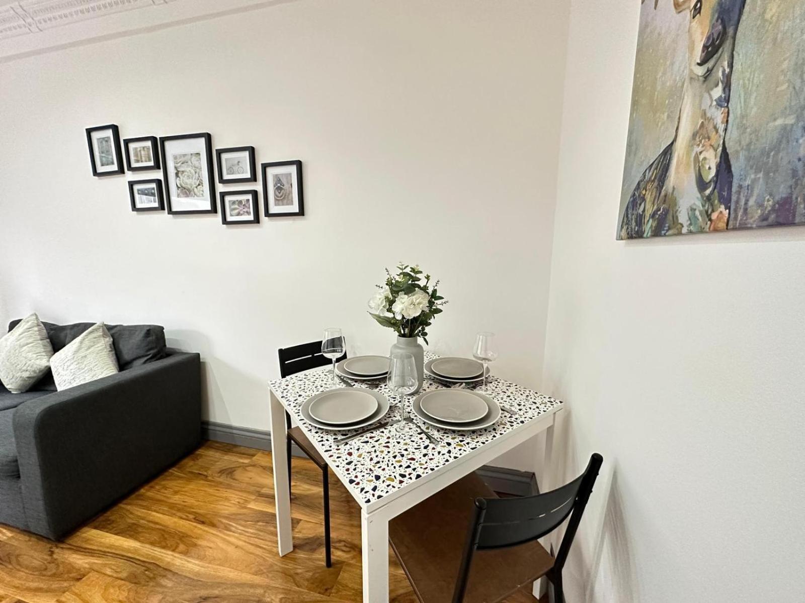 Stylish 1 Bedroom In Central Leilighet