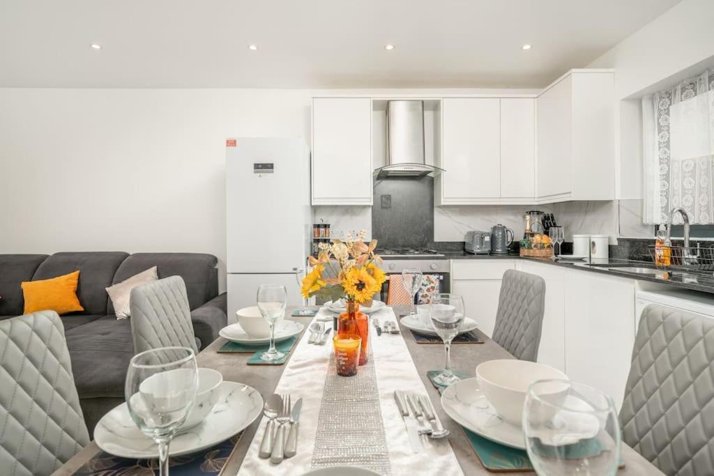 Apartment Vibrant 3br Tottenham Home, Private Garden Wifi Parking Free On Request