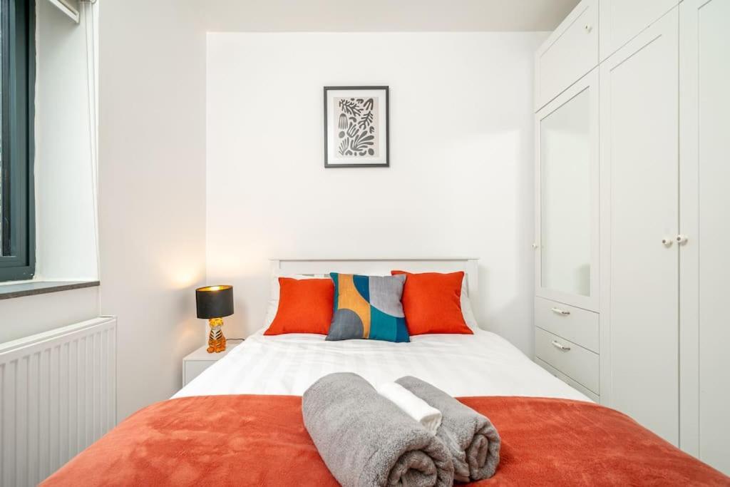 Vibrant 3br Tottenham Home, Private Garden Wifi Parking Free On Request