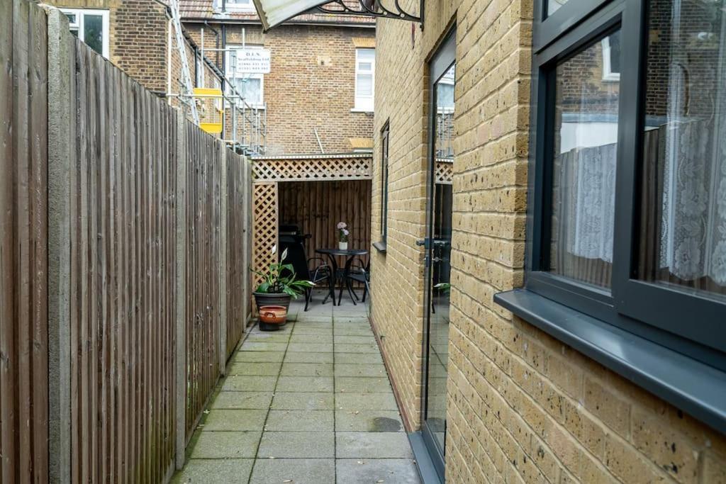 Apartment Vibrant 3br Tottenham Home, Private Garden Wifi Parking Free On Request