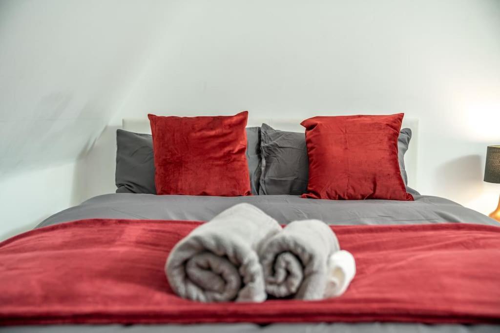 Apartment Vibrant 3br Tottenham Home, Private Garden Wifi Parking Free On Request