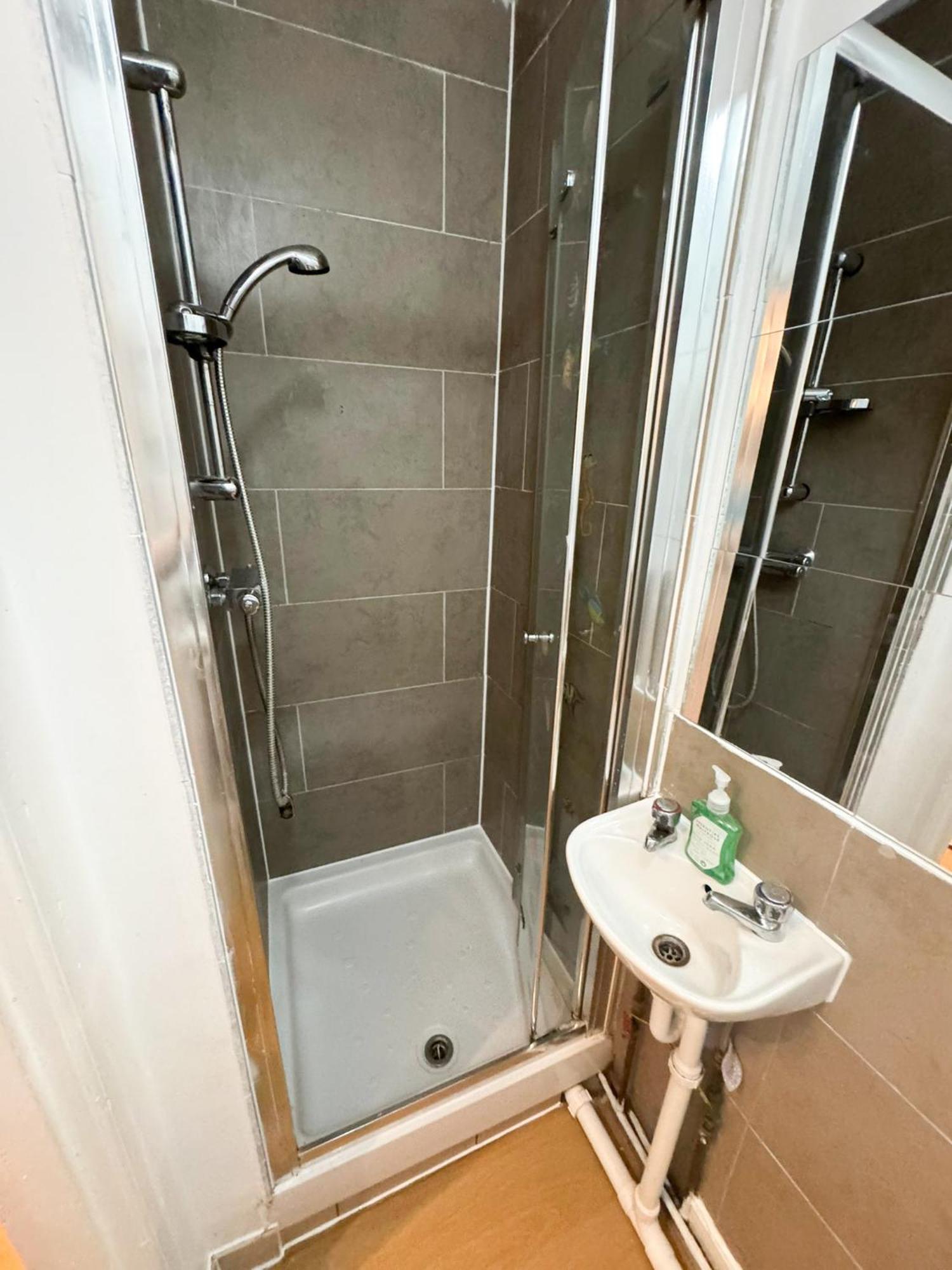 Clapham Apartment *