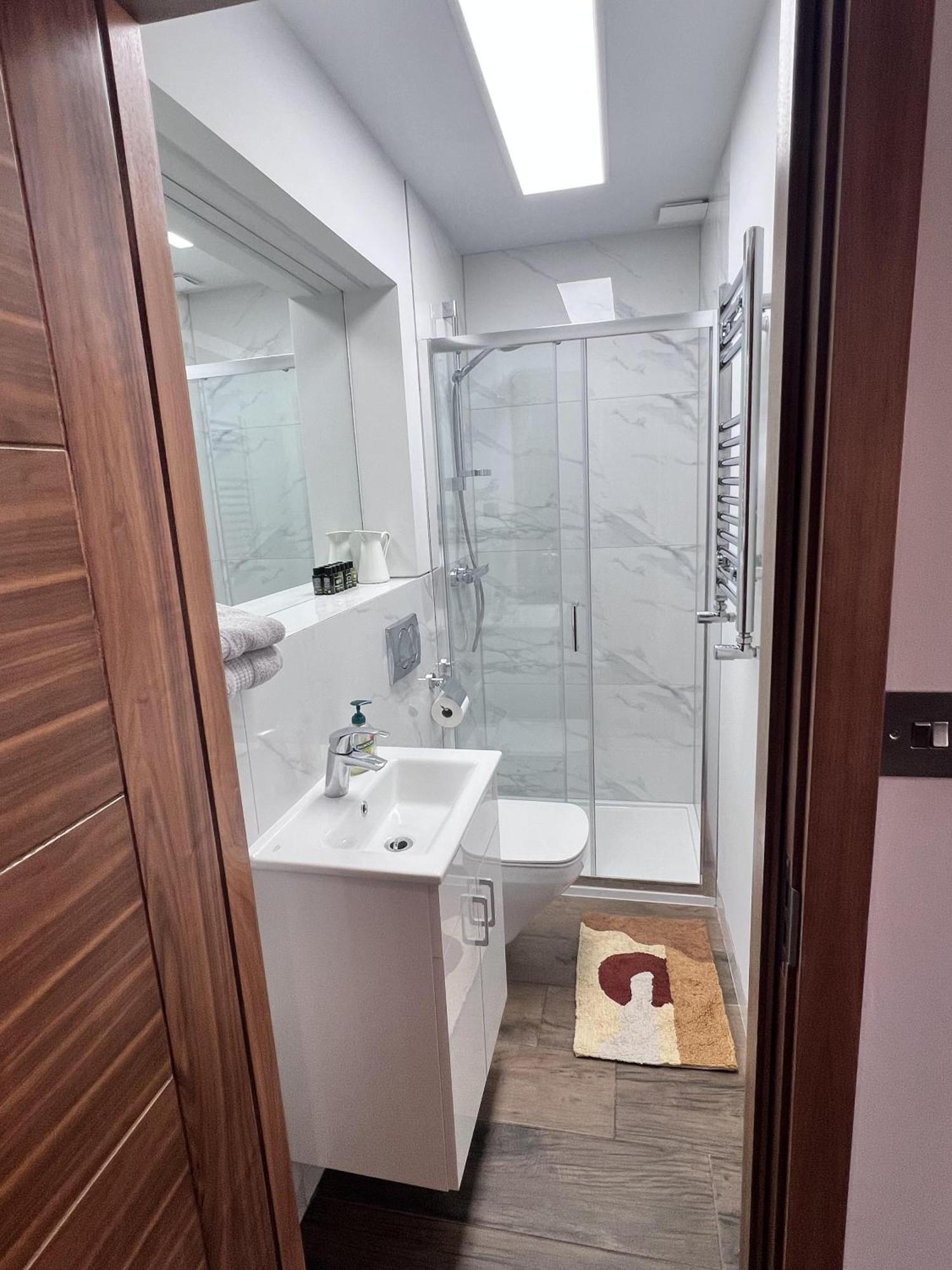Apartment Retreat - Colney Hatch Lane