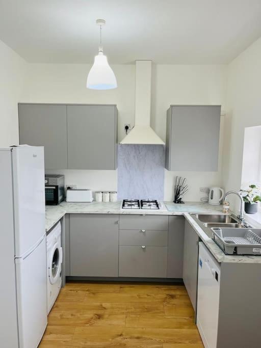 Apartment 3 Bedroom *