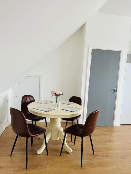 3 Bedroom * London