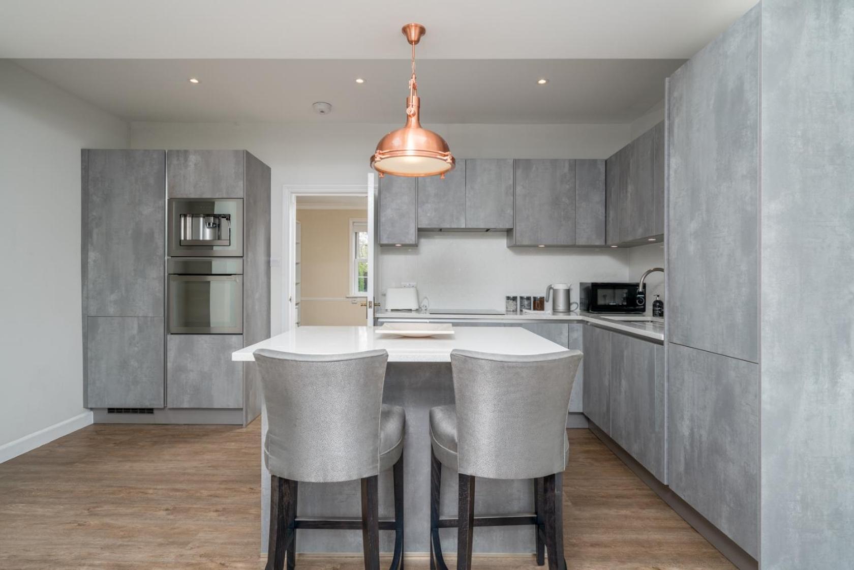 Urban Escape - Spacious 3-bedroom Close To Canary Wharf Holiday home *