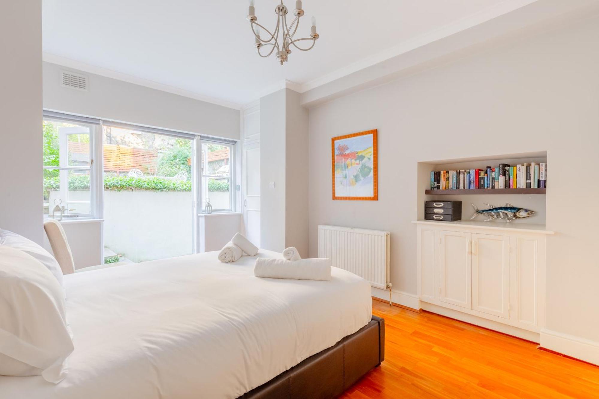 Apartment Sophisticated 2bd Flat With Patio West Kensington *