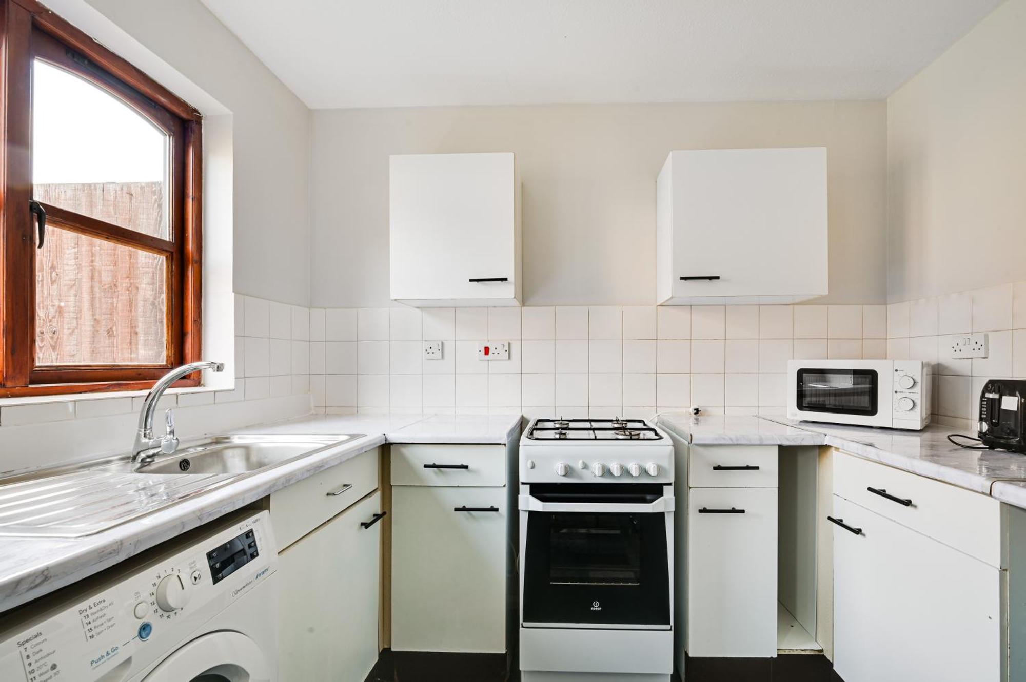 Luxe 2 Bed House In London- Free Parking, Free Wifi, Big Garden Holiday home