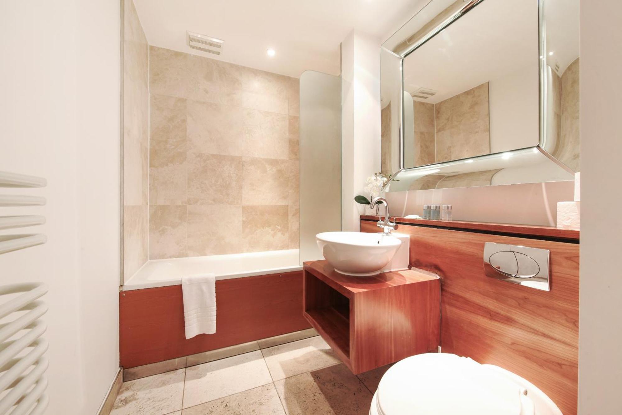 Chic 2 Bed Near Camden Market Free Wifi By Aparts Leilighet *