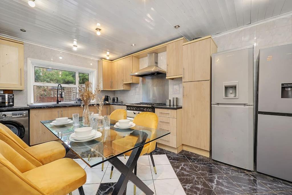 Apartamento Enquires At The Panel By Harlington 8 Bed