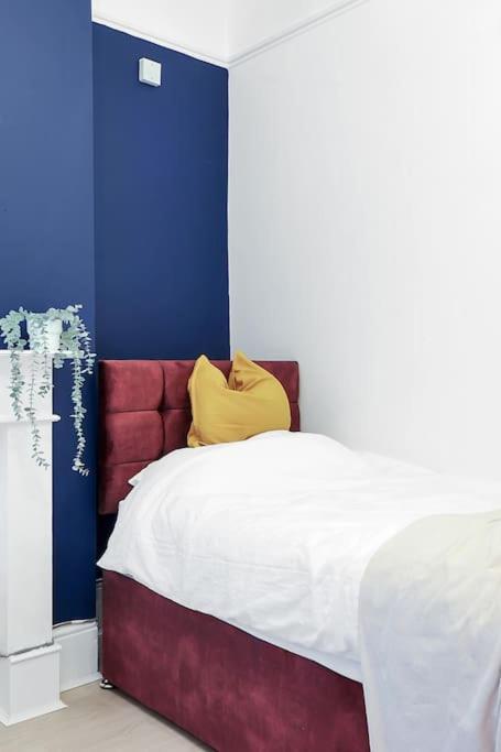 Enquires At The Panel By Harlington 8 Bed Apartamento *