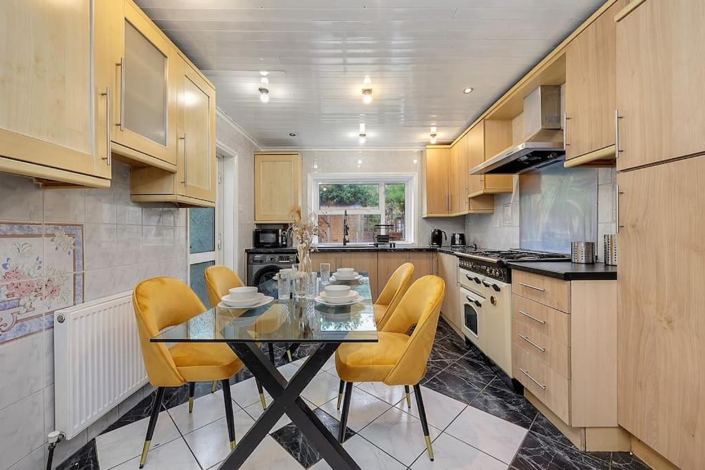 Apartamento Enquires At The Panel By Harlington 8 Bed