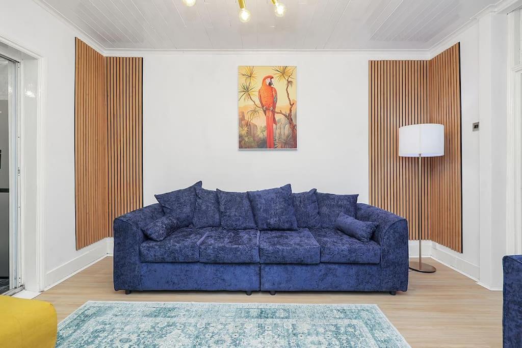Enquires At The Panel By Harlington 8 Bed * Londres