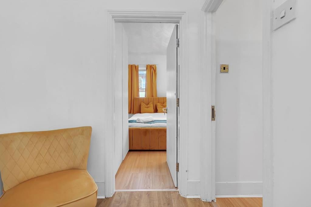 Enquires At The Panel By Harlington 8 Bed Apartamento *