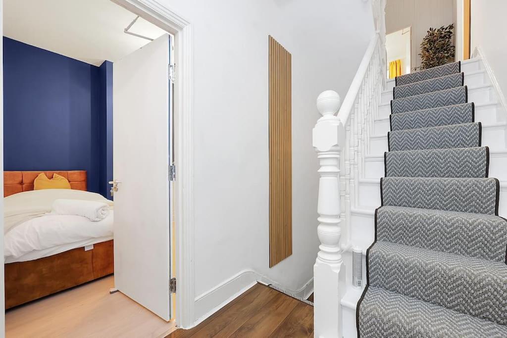 Enquires At The Panel By Harlington 8 Bed Apartamento