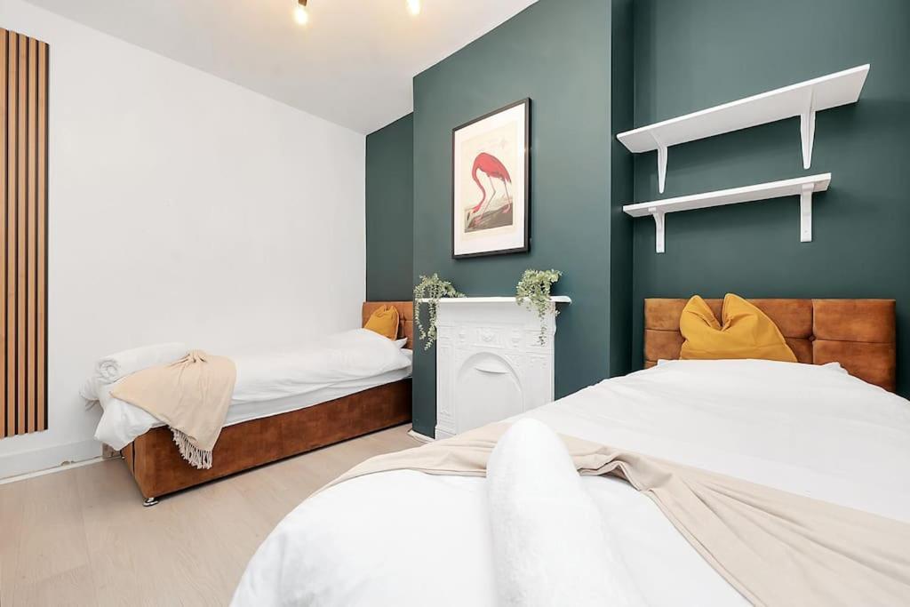Enquires At The Panel By Harlington 8 Bed * Londres