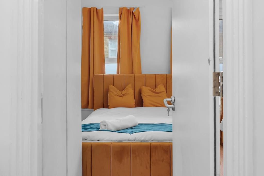Enquires At The Panel By Harlington 8 Bed Apartamento *