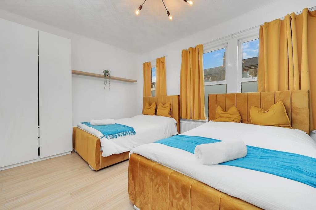 Enquires At The Panel By Harlington 8 Bed * Londres