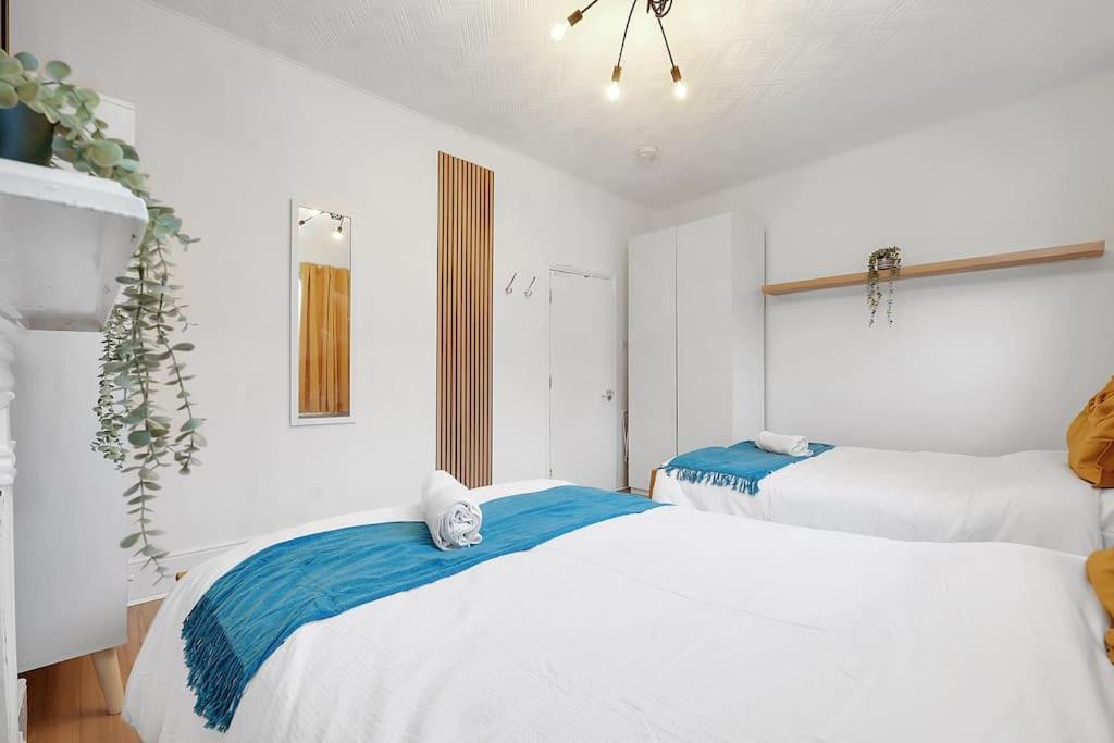 Enquires At The Panel By Harlington 8 Bed Apartamento