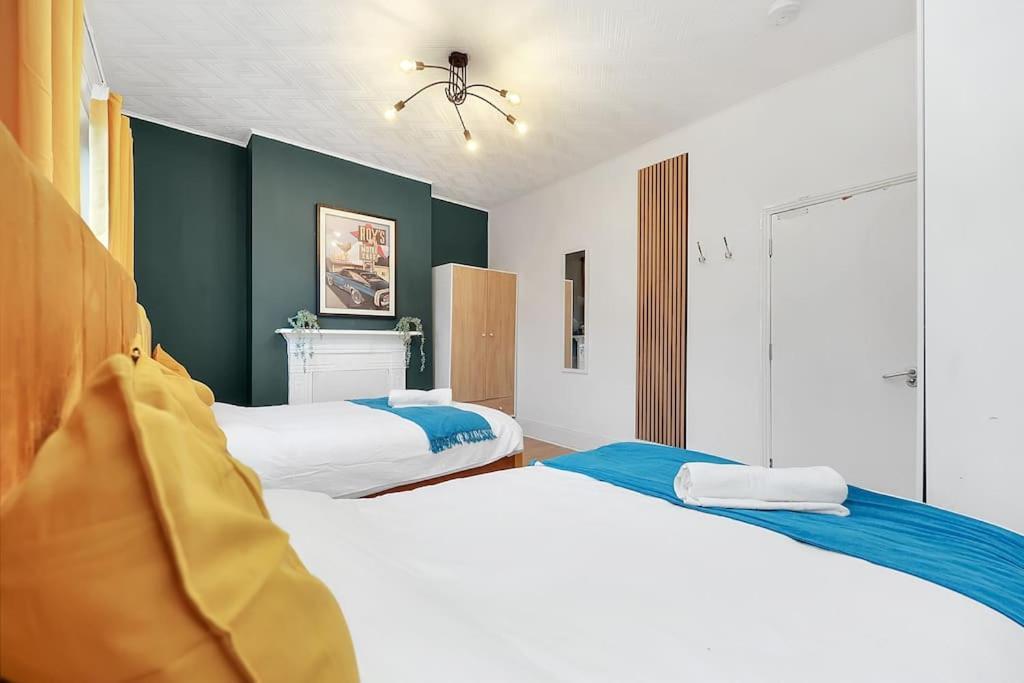 Enquires At The Panel By Harlington 8 Bed * Londres