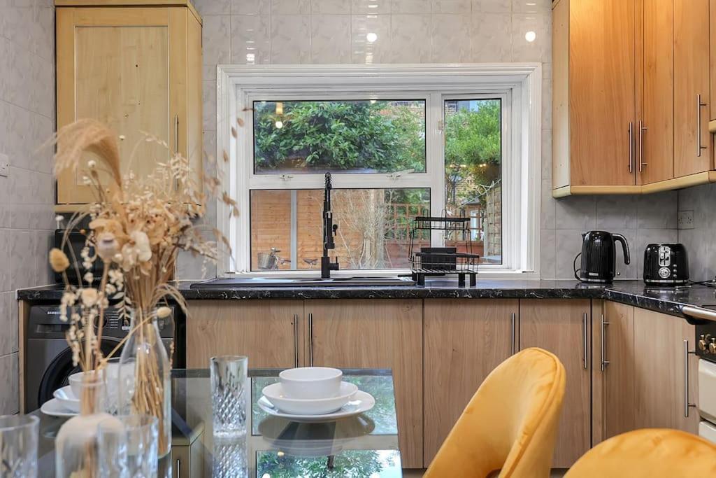 Apartamento Enquires At The Panel By Harlington 8 Bed