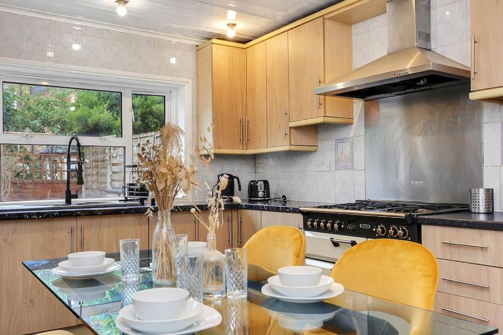 Enquires At The Panel By Harlington 8 Bed Apartamento Londres