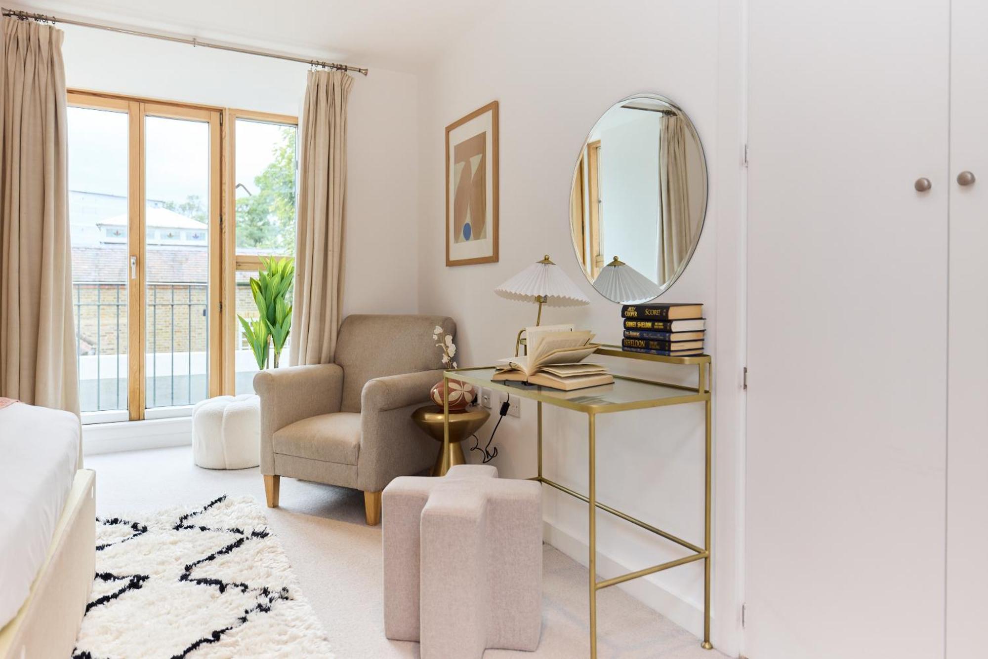 The Gwendolen Retreat - Inviting 2bdr With Balcony Leilighet London