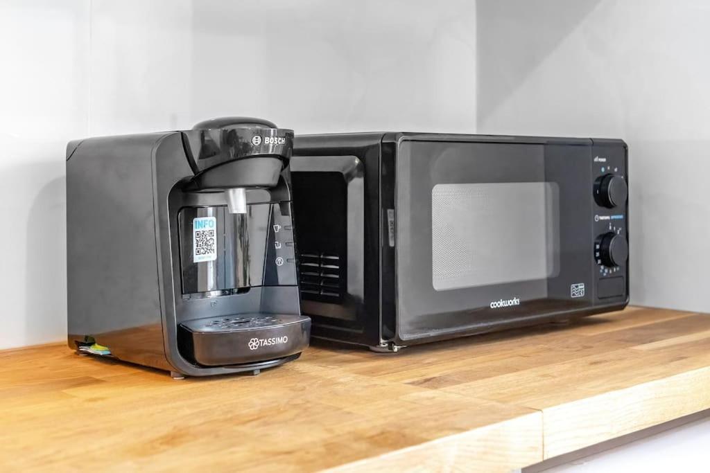 Luxury 3 Bed With Balcony Apartment London