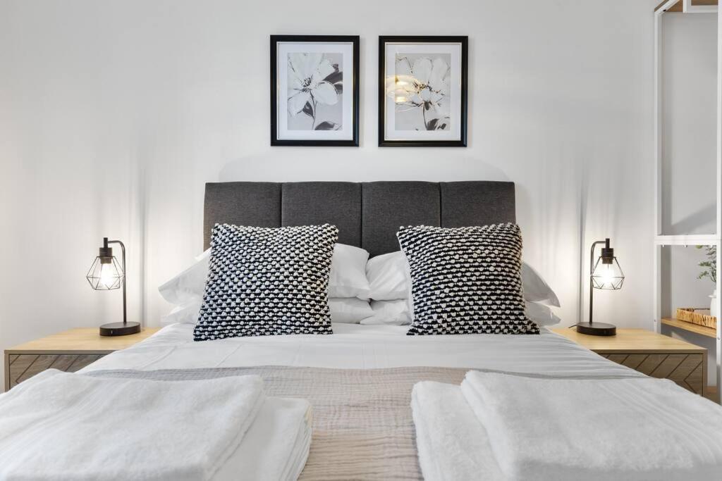 Luxury 3 Bed With Balcony London