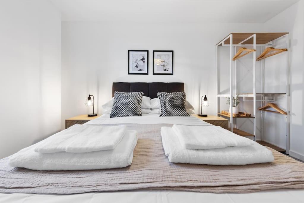 Luxury 3 Bed With Balcony Apartment London