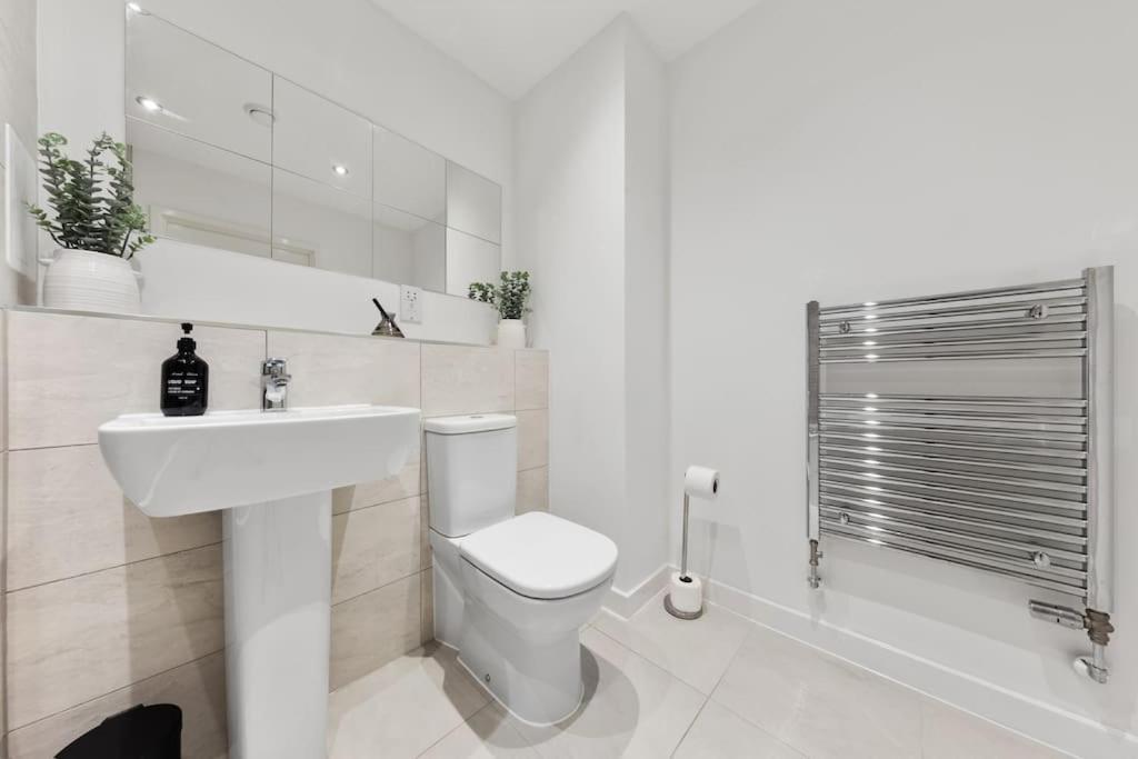 Luxury 3 Bed With Balcony Apartment London