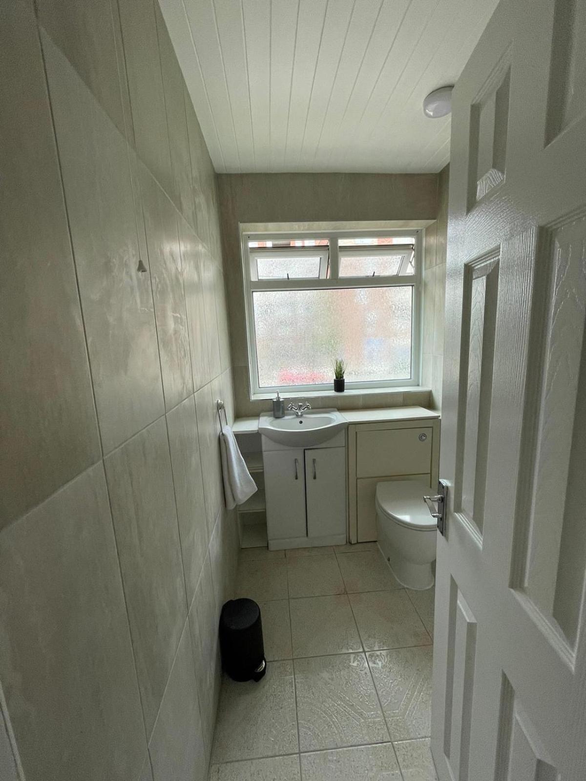 Ferienhaus Lovely Spacious 3 Bedroom House With Sofa Bed, 30 Minutes From *