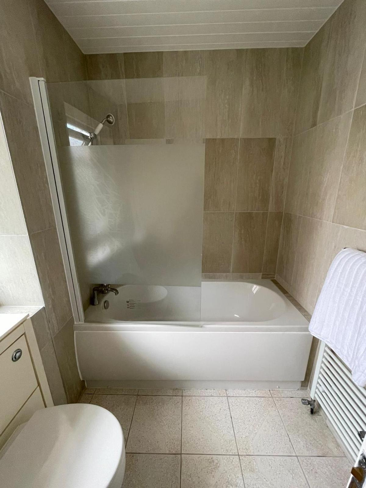 Lovely Spacious 3 Bedroom House With Sofa Bed, 30 Minutes From Ferienhaus *
