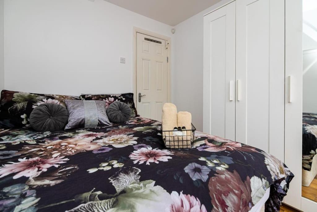 Comfortable New Refurbished Bedroom Gjestgiverier