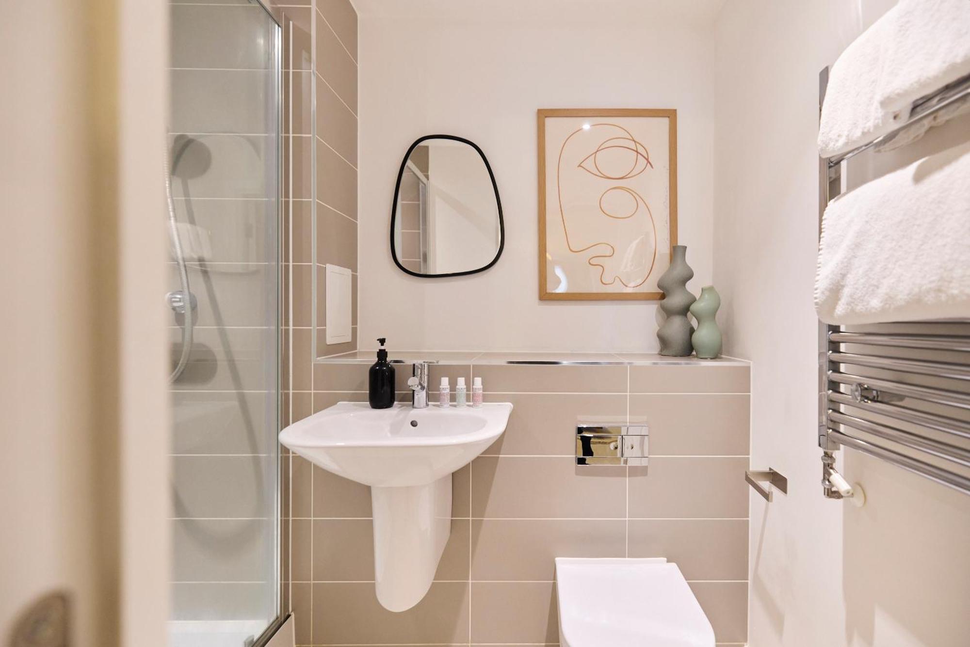 The River Lea Escape - Charming & Bright 2bdr Flat Leilighet *
