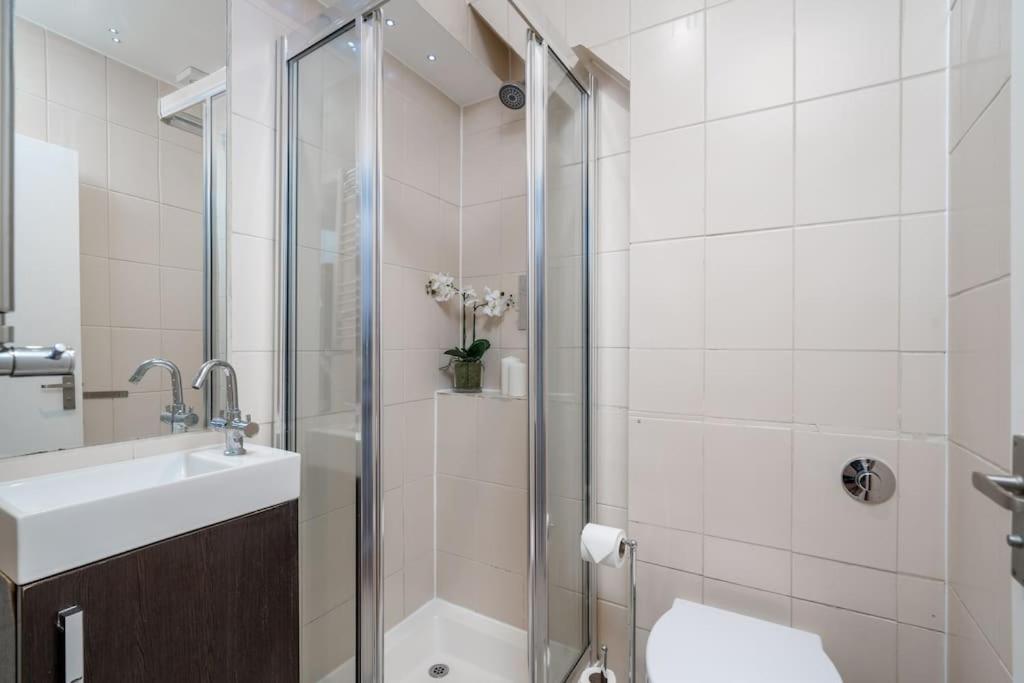 Paddington Prime Tourist Entire 1 Bed Flat For 4 London