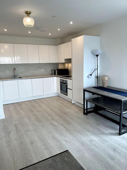 One Bedroom Flat - Zone 2 Apartment