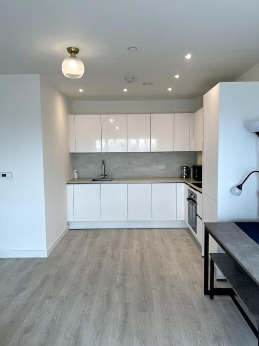 One Bedroom Flat - Zone 2 Apartment *