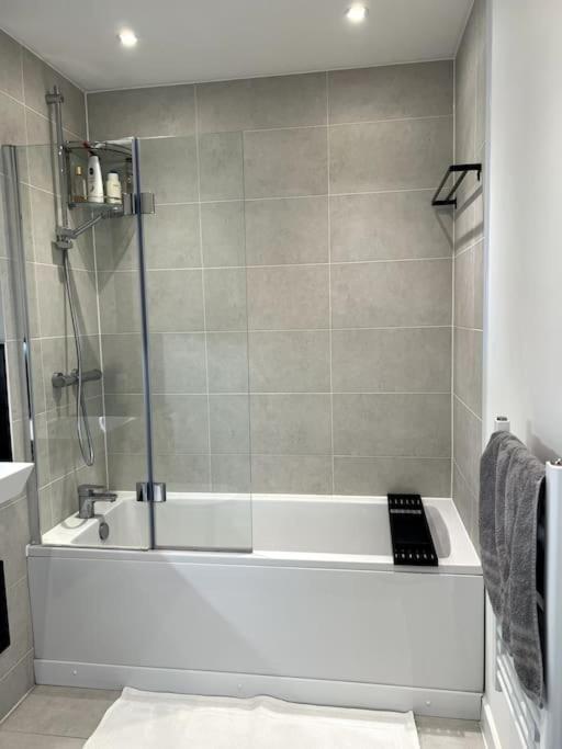 One Bedroom Flat - Zone 2 Apartment London