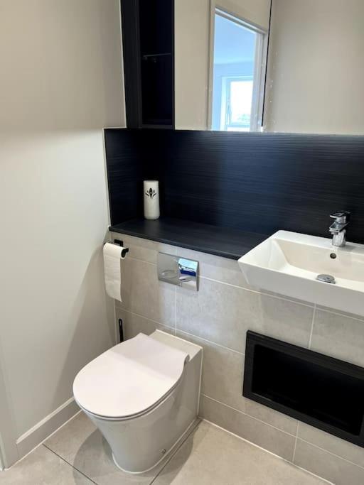 One Bedroom Flat - Zone 2 *