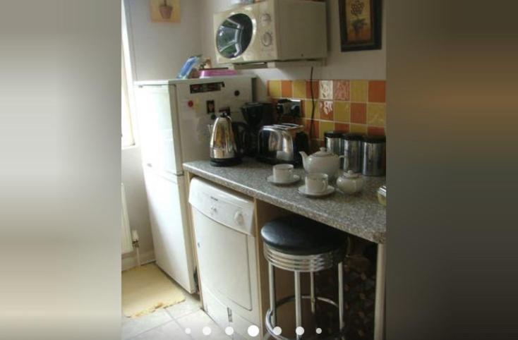 Spacious Double Bedroom In Kensington Apartment *