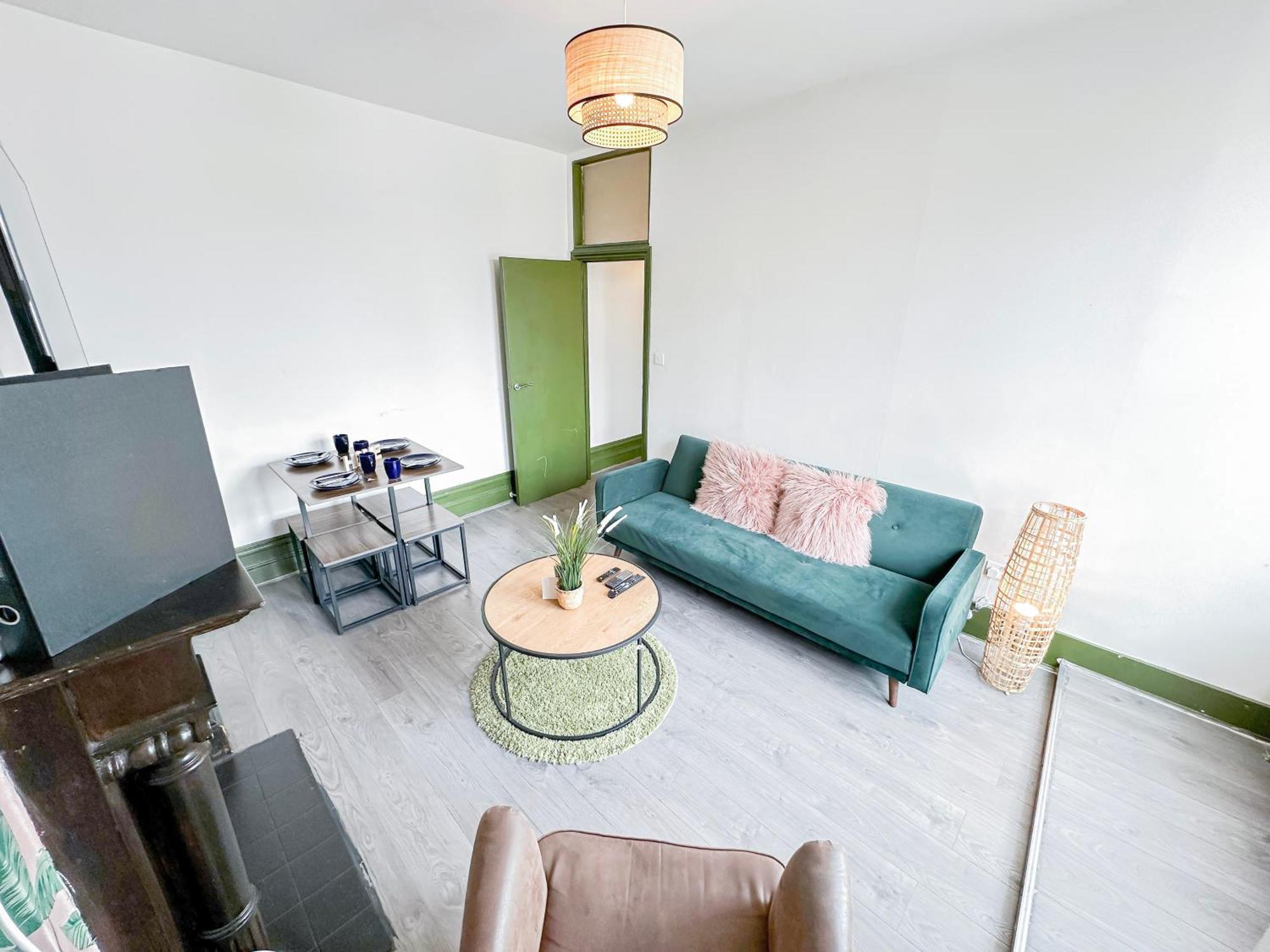 2 Bedroom Flat With Indoor Fireplace In Shepherds Bush, Near White City Appartement *