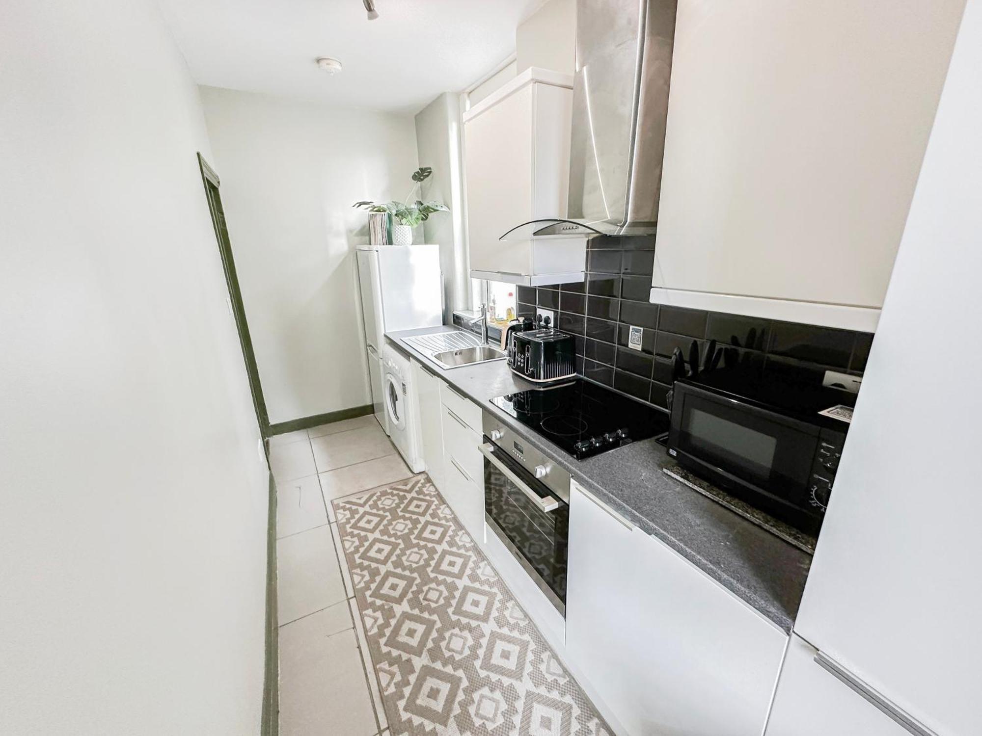 2 Bedroom Flat With Indoor Fireplace In Shepherds Bush, Near White City Appartement *