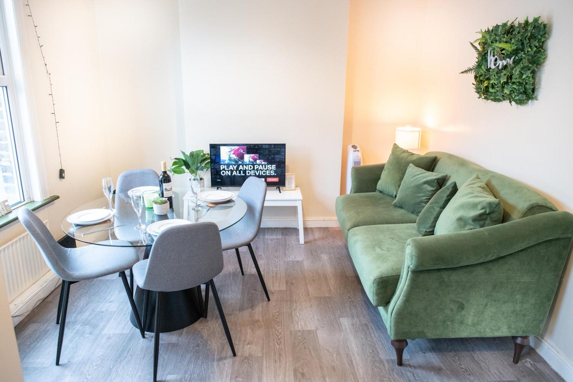 Apartment 4 Bedroom Flat With High Speed Wi-fi In North Acton, Ealing, West