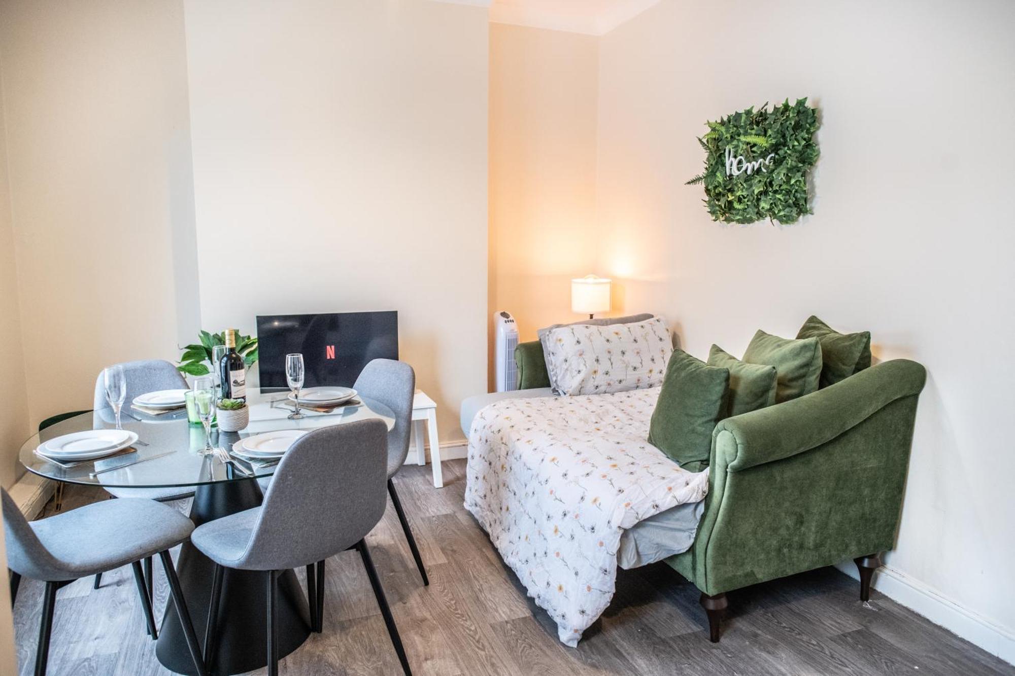Apartment 4 Bedroom Flat With High Speed Wi-fi In North Acton, Ealing, West *