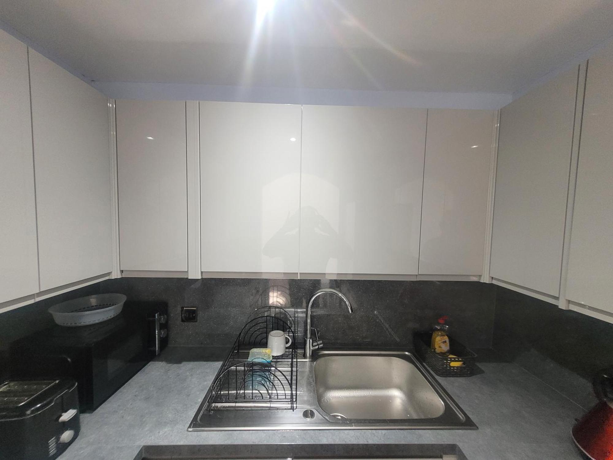Private Rm In A 2 Bed Near 4 Train Stations Homestay London
