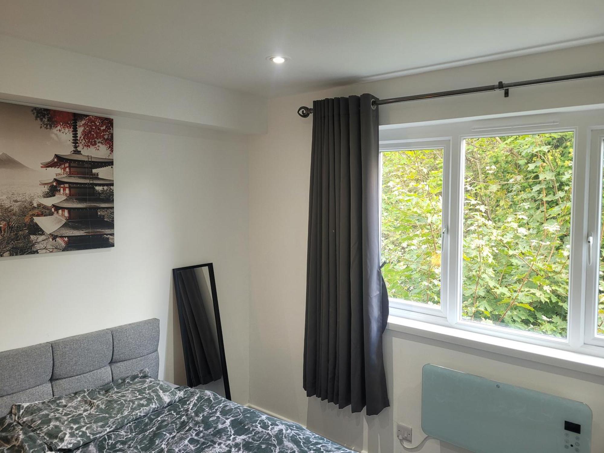 Homestay Private Rm In A 2 Bed Near 4 Train Stations London